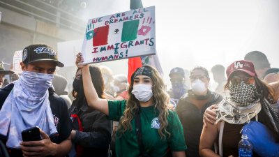 México afirma que no dejará solos a paisanos detenidos en Los Ángeles