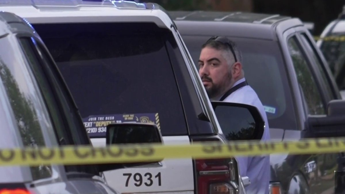 Video Arrestan a un hombre tras presunta agresión a su hijo – Telemundo ...