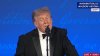 Trump vuelve a la cena de corresponsales tras el atentado y bromea sobre la seguridad