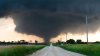 Lo que no debes hacer si estás conduciendo y ves un tornado, según autoridades