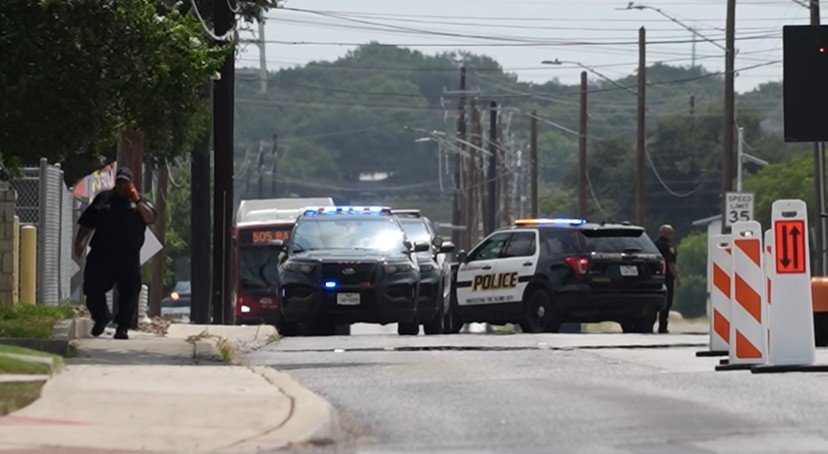 Hombre resulta herido de bala tras altercado con ocupantes de un vehículo en San Antonio