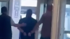 Liberan bajo fianza a pastor venezolano arrestado por ICE en aeropuerto de Texas