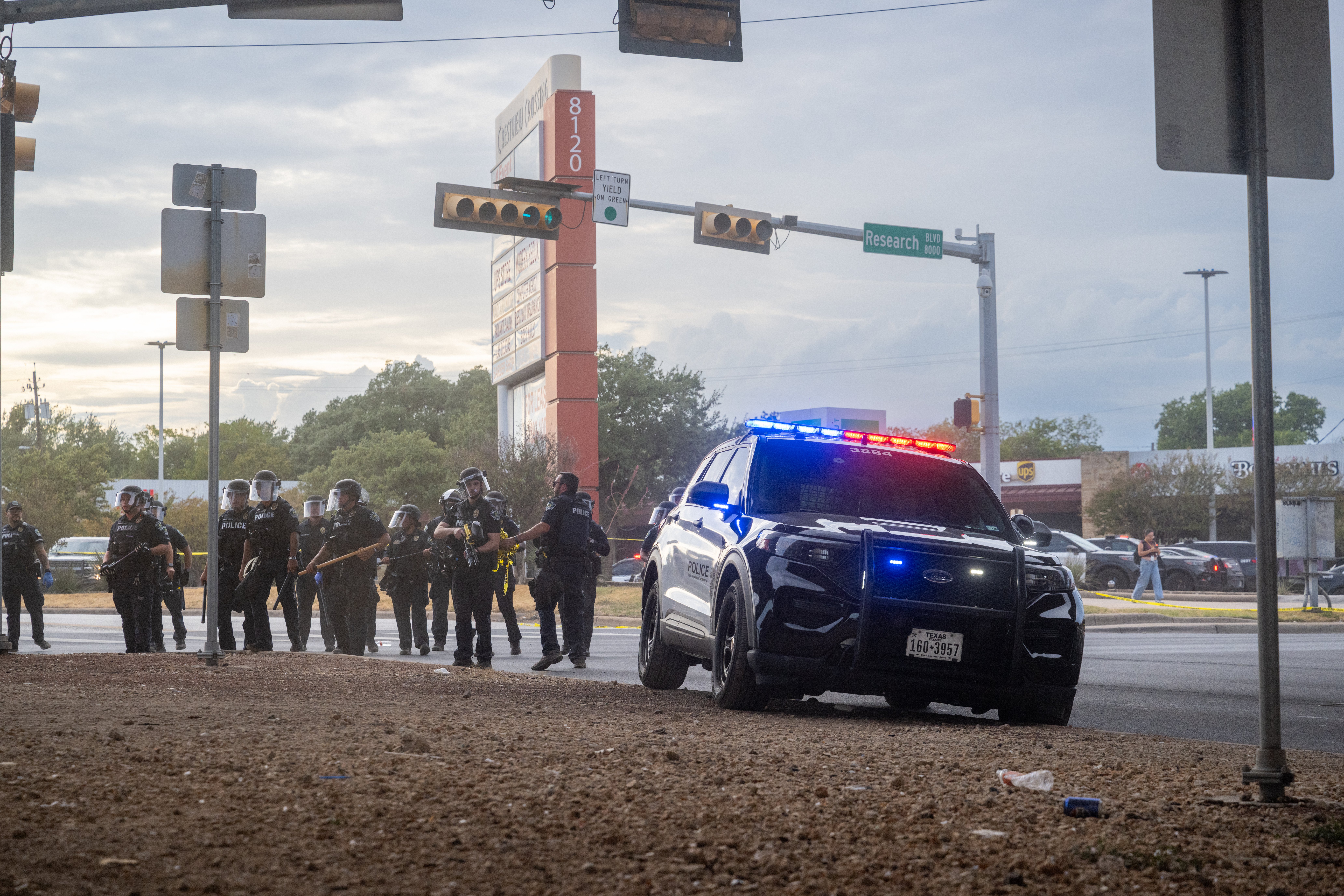 Juez bloquea temporalmente orden de deportación de migrante herido durante operativo de ICE
