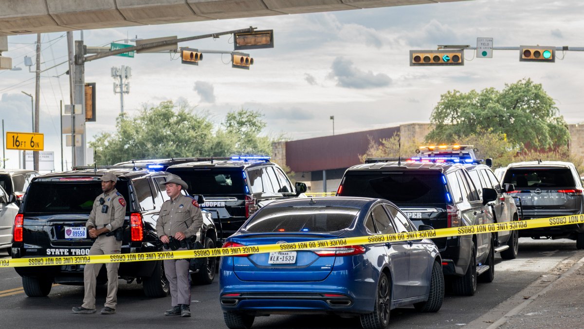 ICE officer shoots Venezuelan food delivery driver in Austin