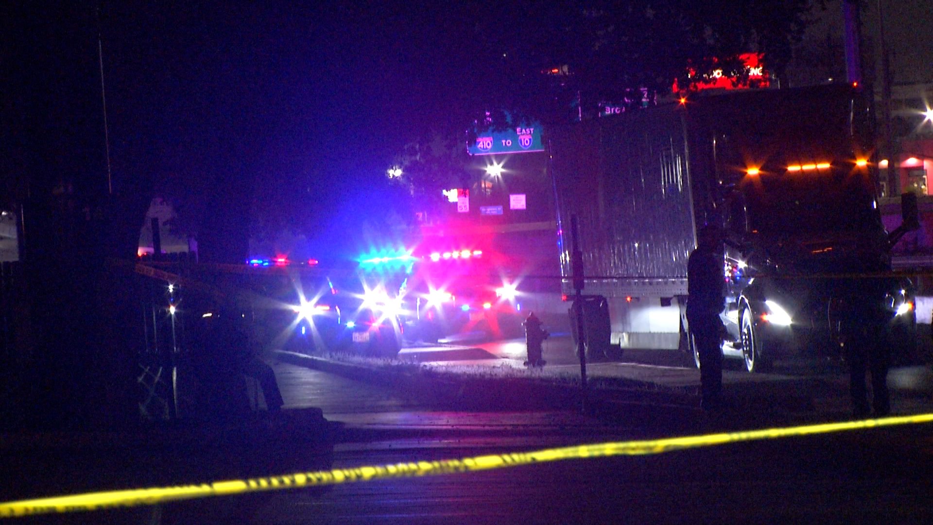 Hombre muere tras ser atropellado por un camión de 18 ruedas en San Antonio