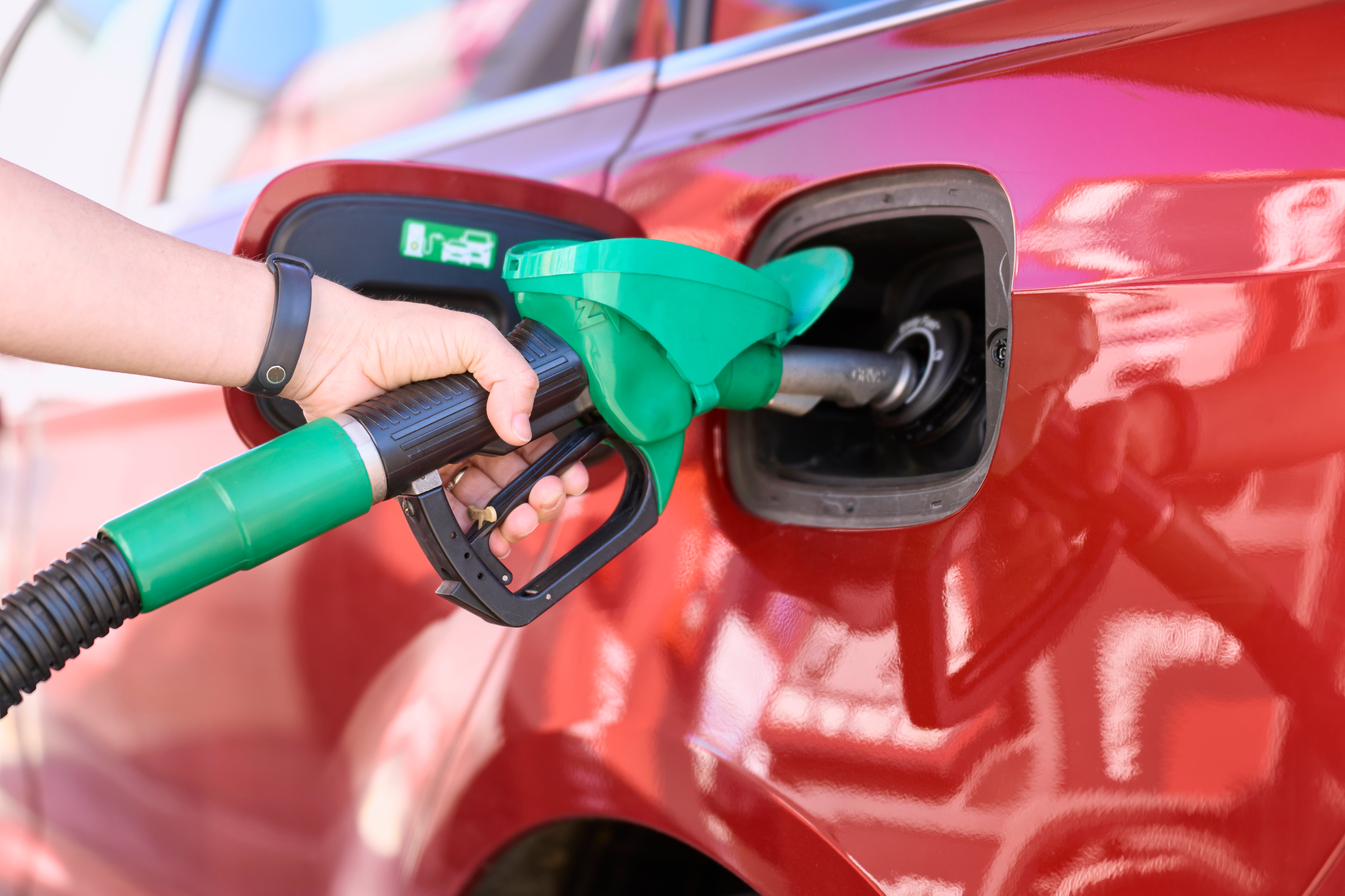 Gasolina en San Antonio sube mientras baja en Texas: esto pasa con los precios