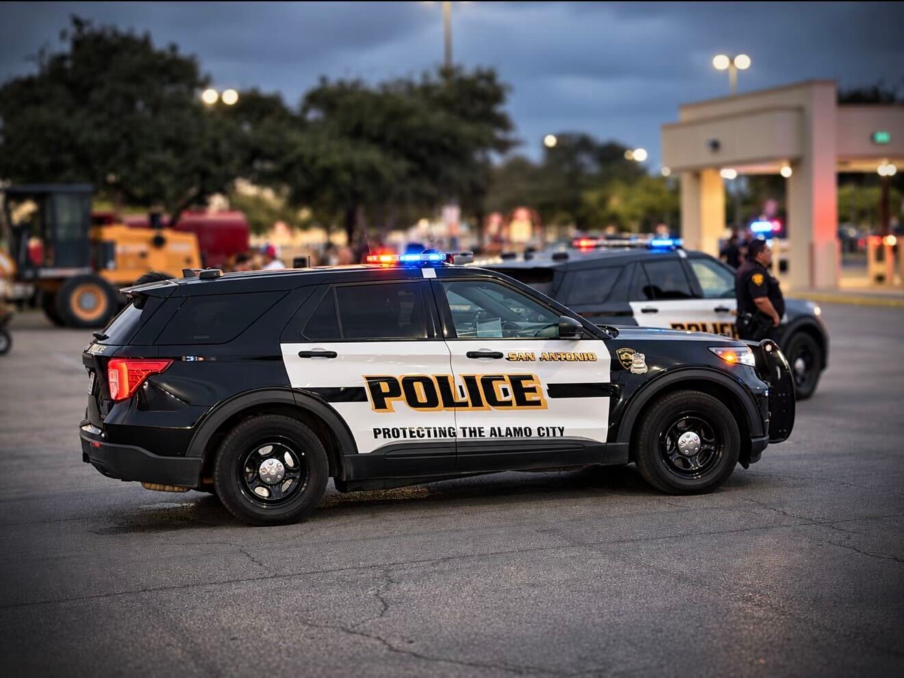 Tiroteo desata movilización policial en el estacionamiento de un H-E-B en San Antonio