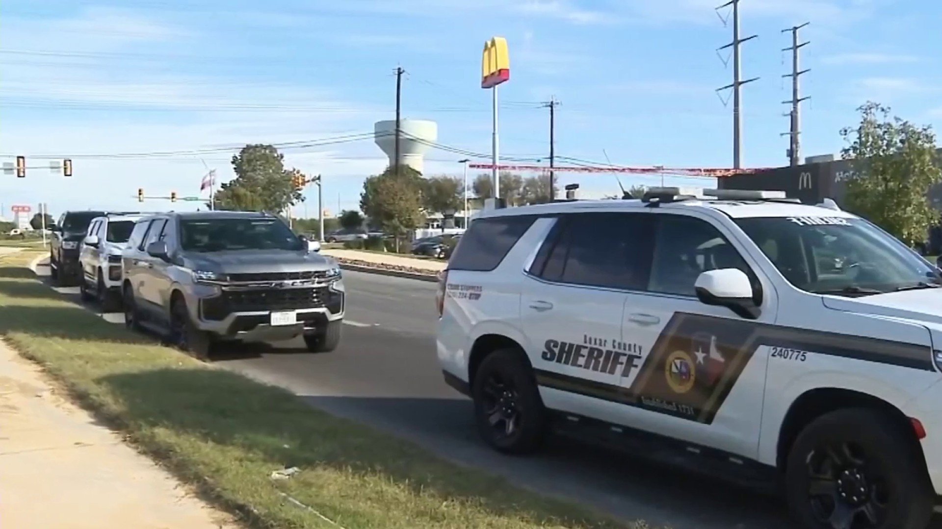 Buscan a tres personas que huyeron tras una parada de tráfico en el condado Bexar