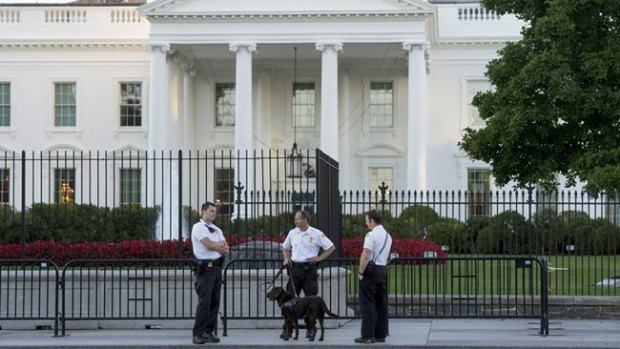Video: Tres cargos al intruso de la Casa Blanca