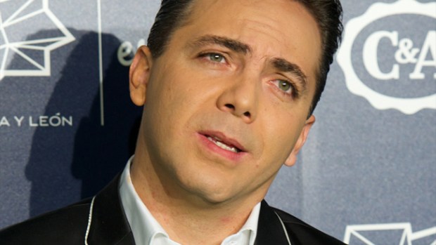 Video: Cristian Castro le da la espalda a Twitter