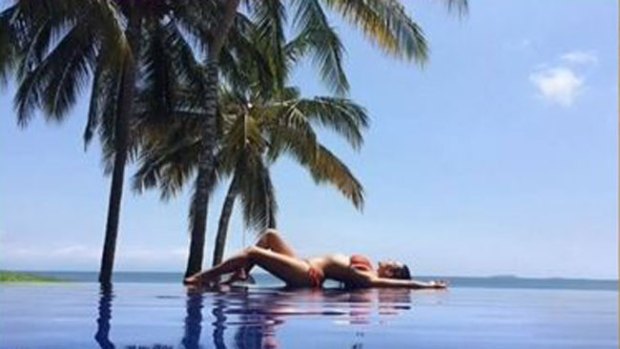 Video: Kim Kardashian sofoca México en bikini