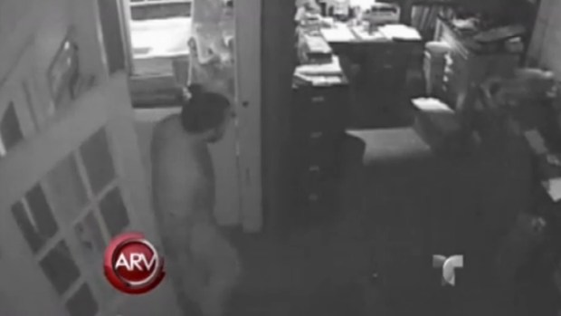 Video: Ladrón se queda dormido durante robo