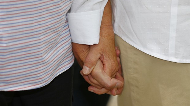 Video: Florida: Juez emite fallo a favor de gays