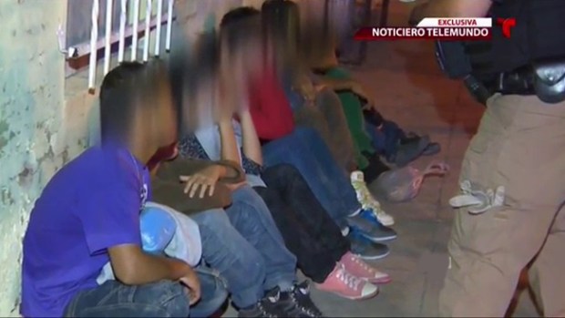 Video: Cruz Roja socorre a niños migrantes