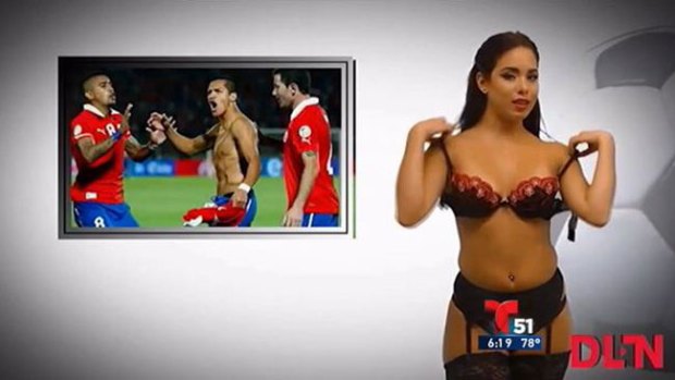 Video: Mujeres se desnudan dando las noticias