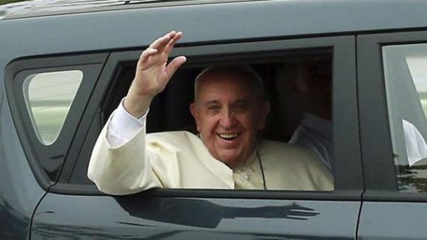 Video: El auto del Papa que fascina a coreanos