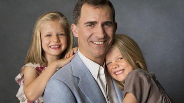 Video: Inéditas fotos del Príncipe y sus hijas