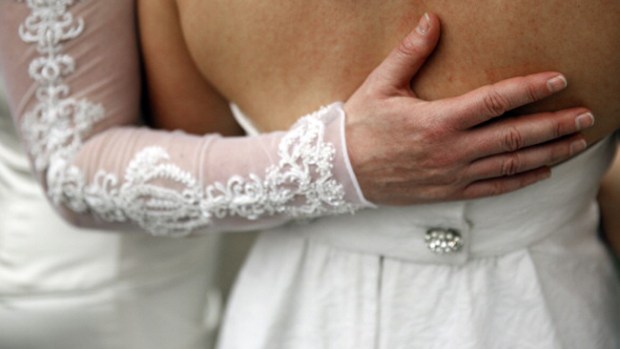Video: No minifaldas, no bodas homosexuales