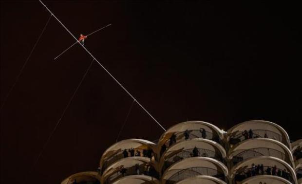 Video: Equilibrista bate récords mundiales
