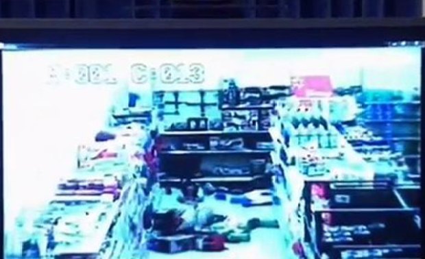 Video: Revelan video de pistoleros en Walmart