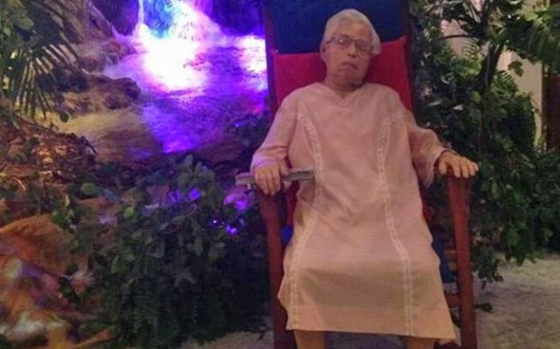 Video: P. Rico: Velan a anciana en mecedora