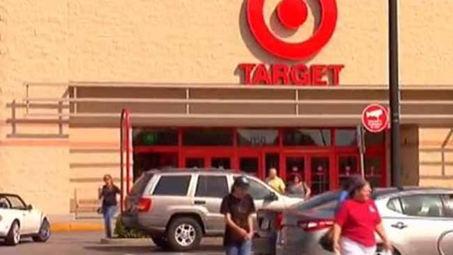 Hallan pistola entre juguetes en Target
